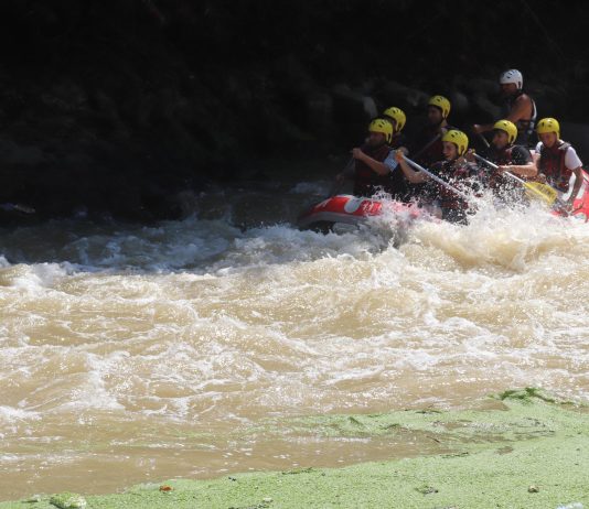 🌊 Liseli Gençlerle Adrenalin Dolu Rafting Etkinliği!